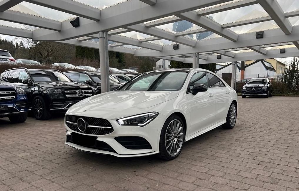 Mercedes CLA coupé 220d AMG | nový model | sport design modern 4-door coupé | objednání online |  předváděcí auto skladem  |  bílá nemetalická  |  Autoibuy.com